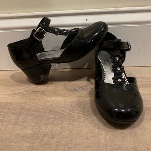 Beautiful Shiny Black Heels.